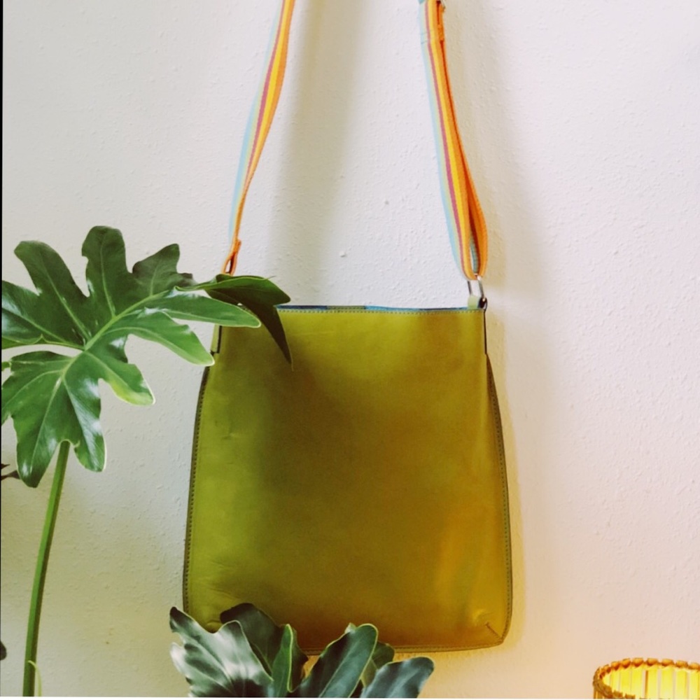 ➳ Gorgeous Lime Green Guia’s Shoulder Bag ➳ - Picture 4 of 7